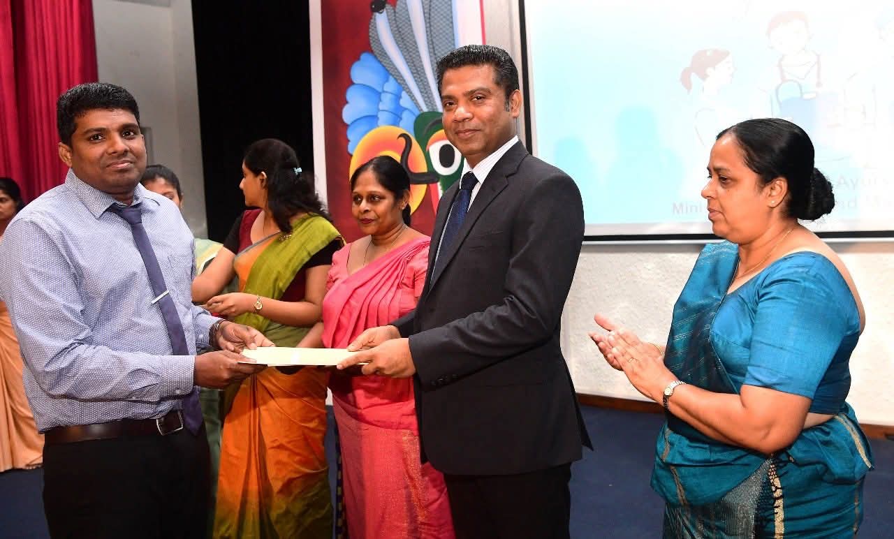 උපාධිධාරීන් 303 දෙනෙක් ශ්‍රී  ලංකා ආයුර්වේද වෛද්‍ය සේවයට බඳවා ගැනේ..